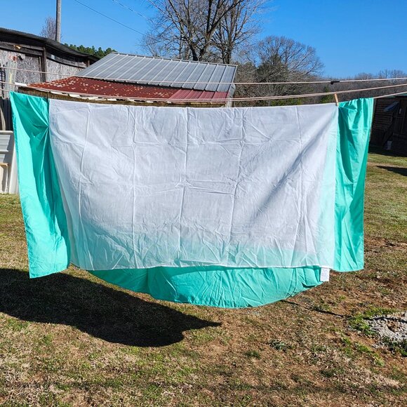 King/queen size comforter with matching pillow shams and bedskirt - Picture 11 of 15